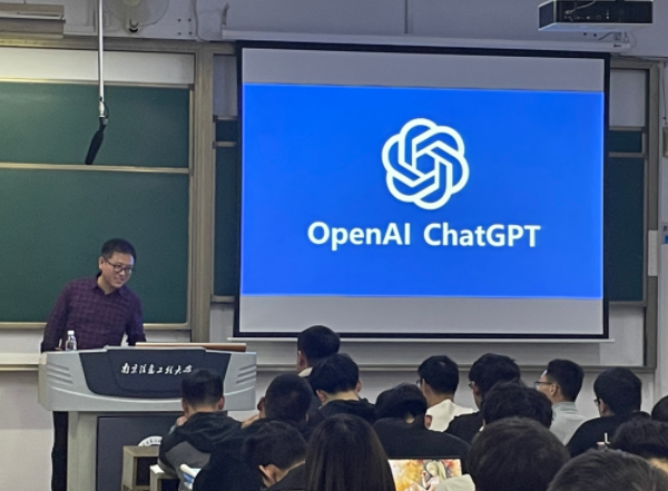 活期通 华夏活期通科技集团在南京信息工程大学软件工程学院举办职业生涯规划讲座